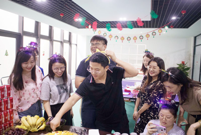 八月集體生日會 | 與久違的祝?；馃嵯嘧? /></a>
                        </div>
                        <div   id=